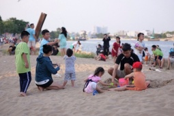 'Bãi biển mini' Gò Vấp thu hút người dân mỗi chiều