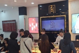 Diễn biến khác thường của giá vàng trong nước, tiệm vàng xuất hiện cảnh lạ lùng