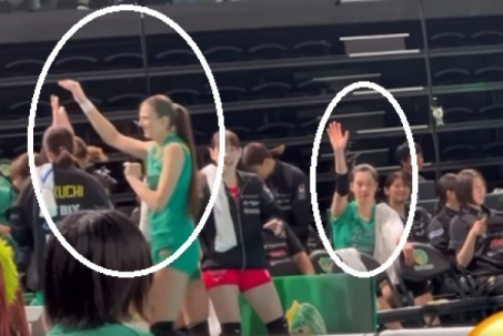 Thanh Thúy thể hiện quyền lực "mềm" ở bóng chuyền Nhật, đồng đội phải "xin lỗi"