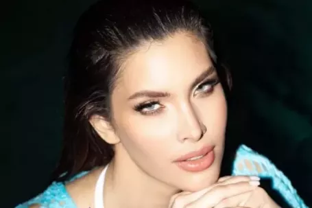 Cô gái thông thạo 5 thứ tiếng đăng quang hoa hậu