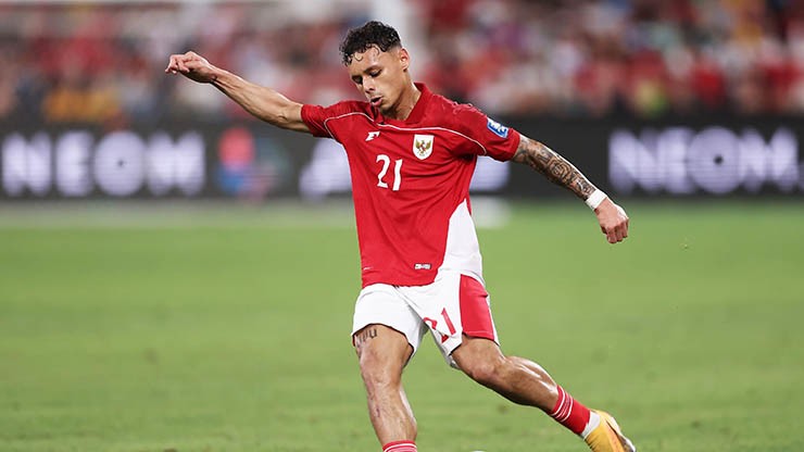 Dean James thổi bùng vụ việc