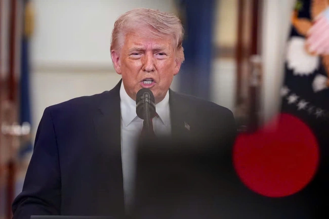 Tổng thống Mỹ Donald Trump phát biểu hôm 1-4. Ảnh: AP