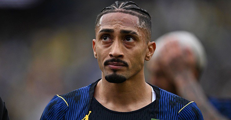 Raphinha dính chấn thương gân kheo trong lúc làm nhiệm vụ cho ĐT Brazil