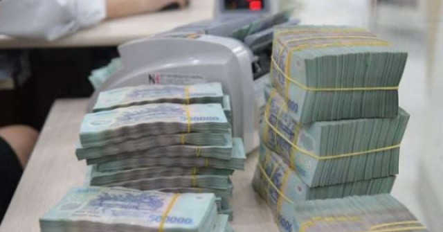 Lãi suất tiết kiệm cao ngất 9%/năm kỳ hạn 6 tháng: NHNN cấp tập bơm tiền, cảnh báo về lãi suất tăng "nóng"