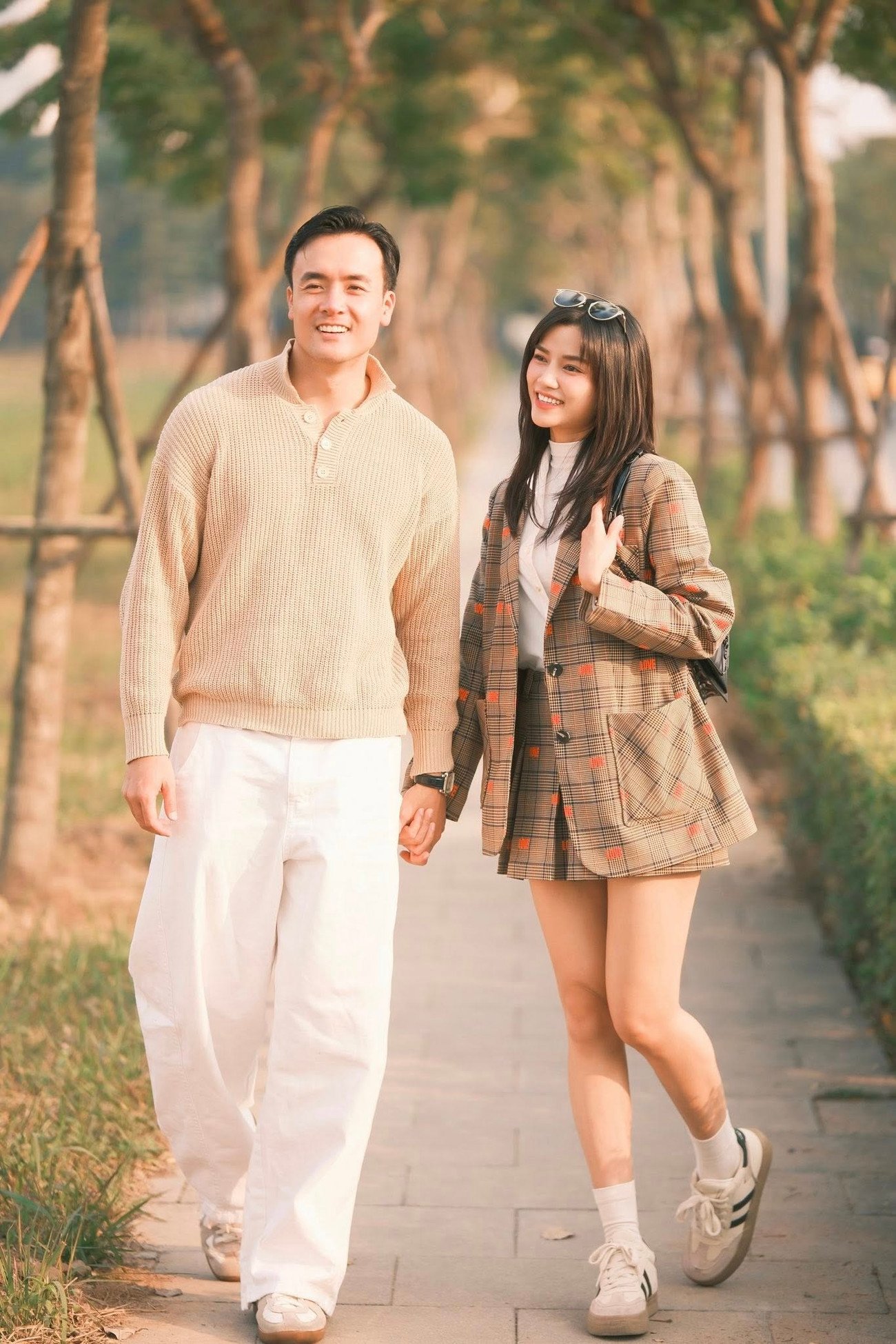 Anh Đào và Anh Tuấn kết hôn năm 2023. Cả hai thường chia sẻ những khoảnh khắc đời thường bên nhau.