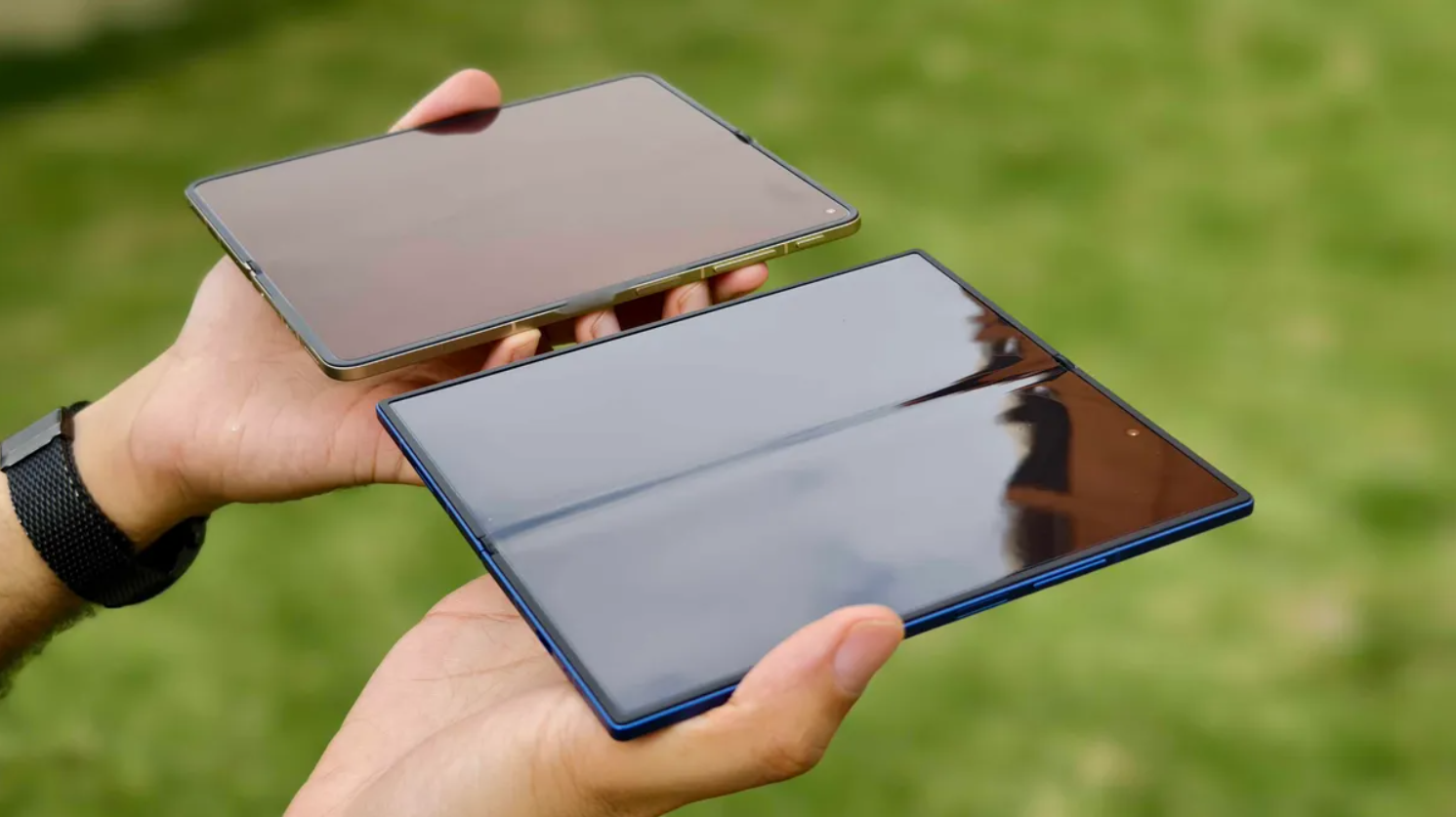 Oppo Find N6 và&nbsp;Galaxy Z Fold 7.