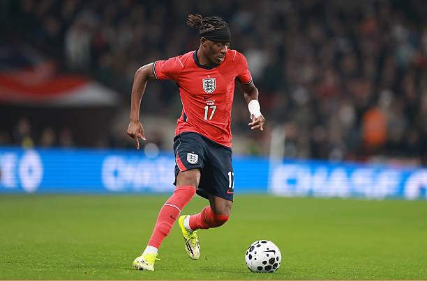 Giữa lúc Saka đang sa sút, Madueke chấn thương lại là một tổn thất lớn cho Arsenal