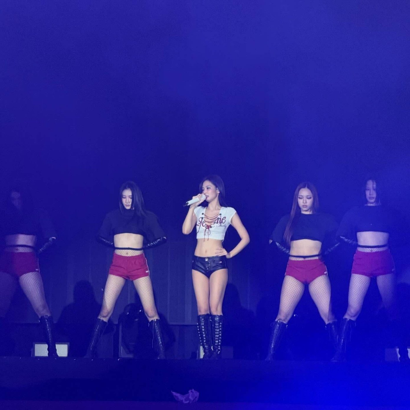 Jennie BLACKPINK hóa ái nữ tài phiệt ở show Jacquemus, "era Hè 2026" quá cháy - 4