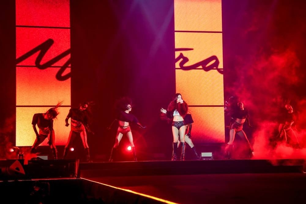 Jennie BLACKPINK hóa ái nữ tài phiệt ở show Jacquemus, "era Hè 2026" quá cháy - 5