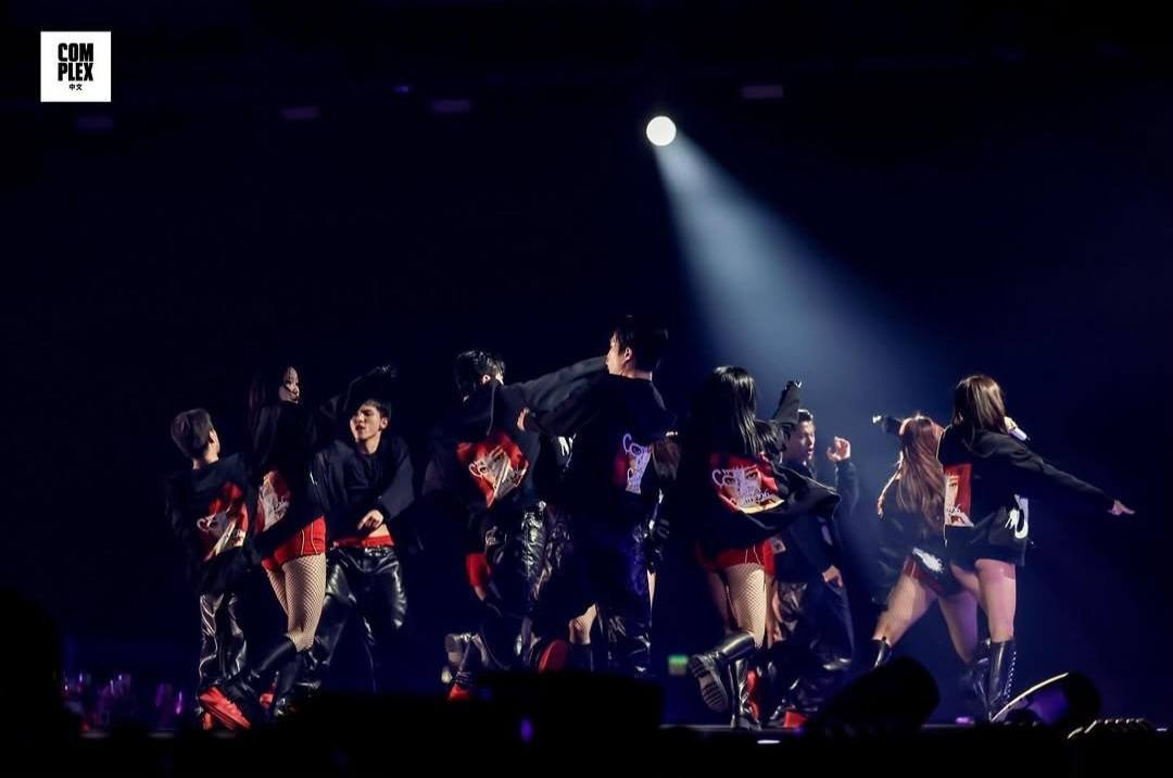 Jennie BLACKPINK hóa ái nữ tài phiệt ở show Jacquemus, "era Hè 2026" quá cháy - 6