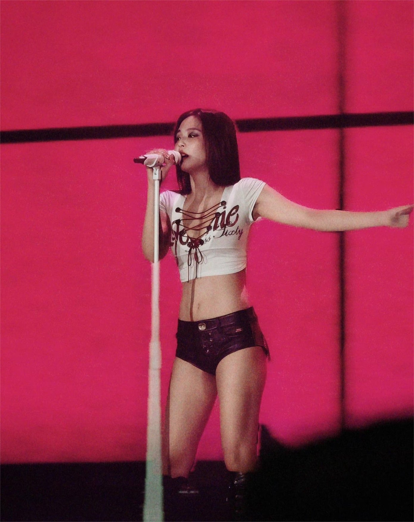 Ngay sau sân khấu tại ComplexCon, mạng xã hội nhanh chóng ngập tràn fancam của Jennie.