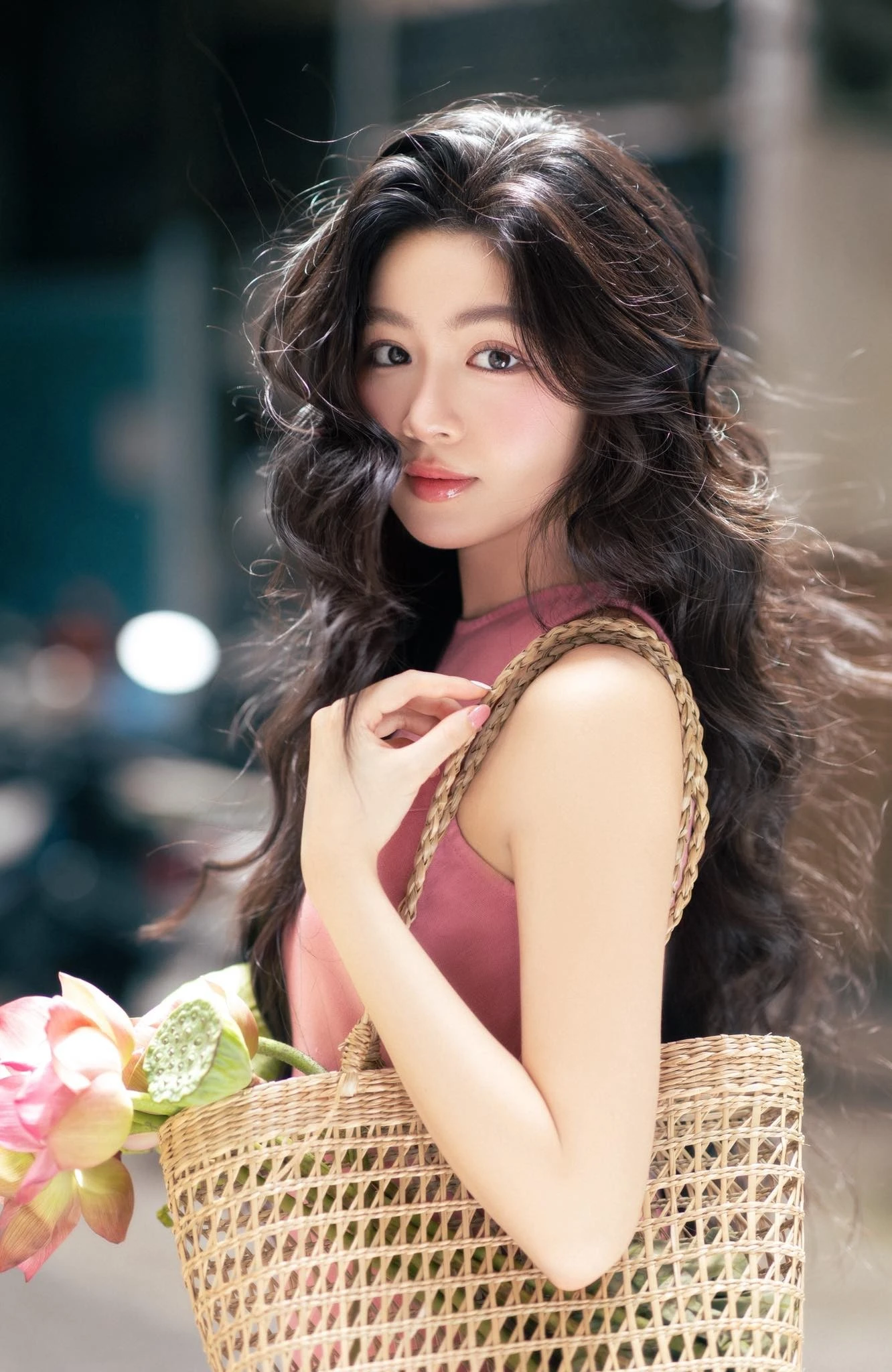 Lọ Lem (Mai Thảo Linh) - con gái MC Quyền Linh.