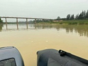 Để lại ô tô, cô gái ở Nghệ An nghi nhảy cầu mất tích, hàng trăm người đang tìm kiếm dưới sông