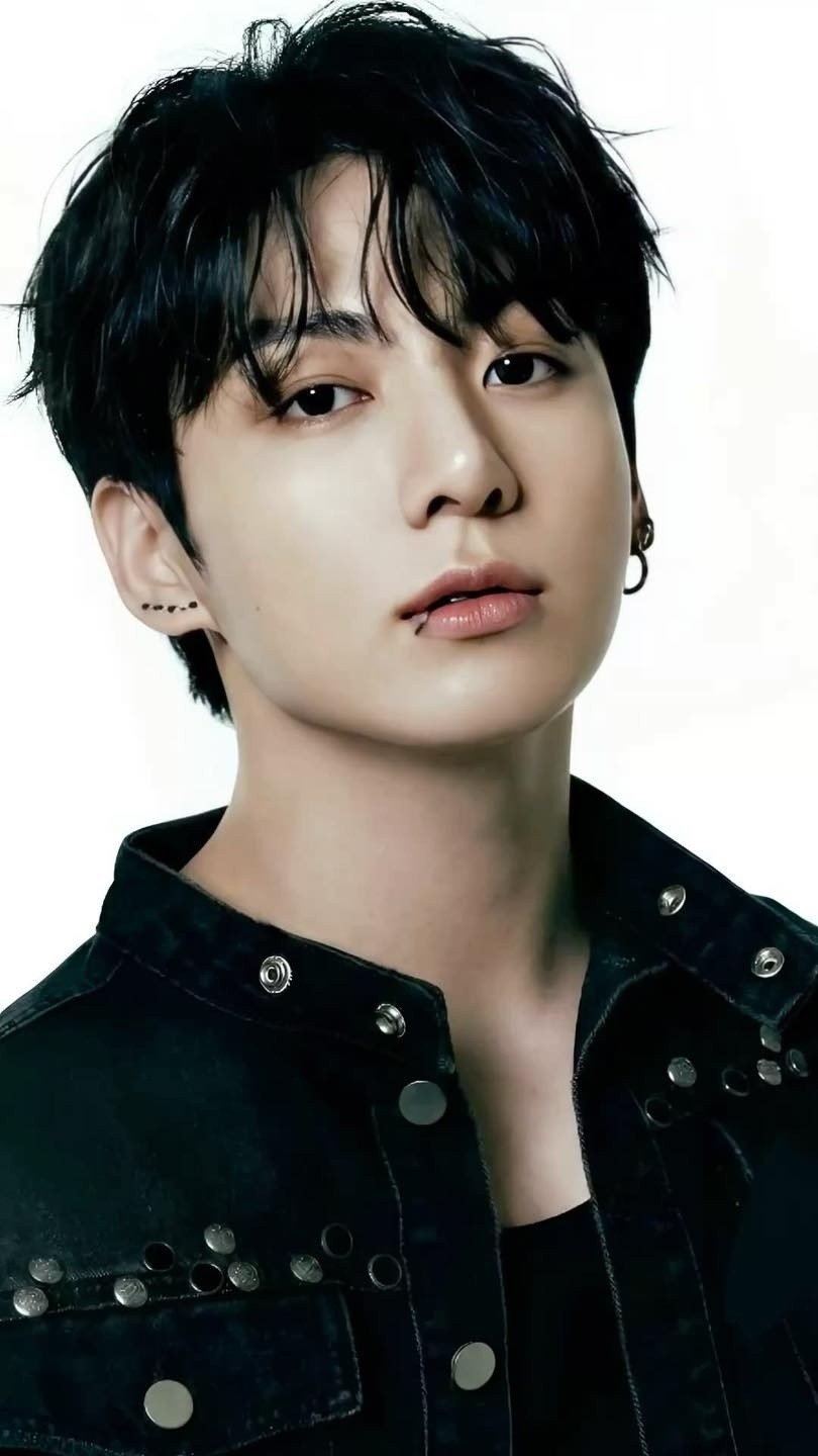 Ở mảng ca sĩ, Jungkook dẫn đầu về sức hút solo, đặc biệt chiếm ưu thế tại các thị trường phương Tây như Mỹ và châu Âu. Theo sau anh là Lisa (phải).