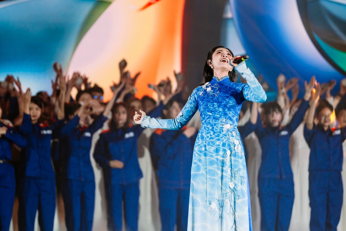 Sau sự cố của Duyên Quỳnh, vấn đề hát nhép được siết chặt.