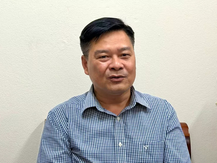 Phó Chủ tịch UBND Phường Thanh Liệt trao đổi với phóng viên về sự việc (ảnh: Hà Linh)