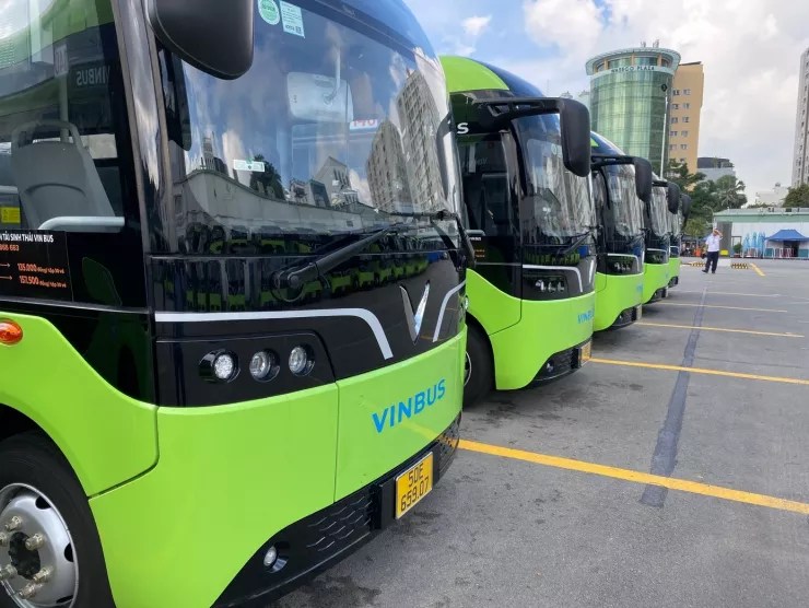 Dàn xe buýt điện mới được VinBus đưa vào vận hành tại TPHCM cuối tháng 2/2026. Ảnh: Hữu Huy