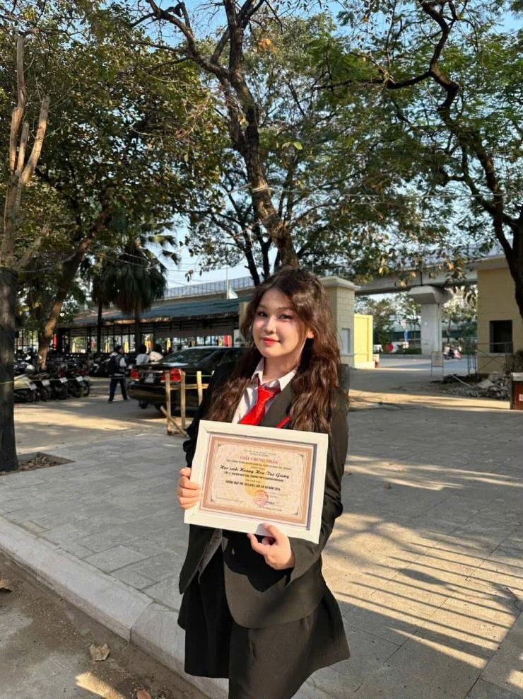Tuệ Giang cho biết sẽ theo đuổi ngành Kinh tế trong chặng đường sắp tới. Ảnh: NVCC