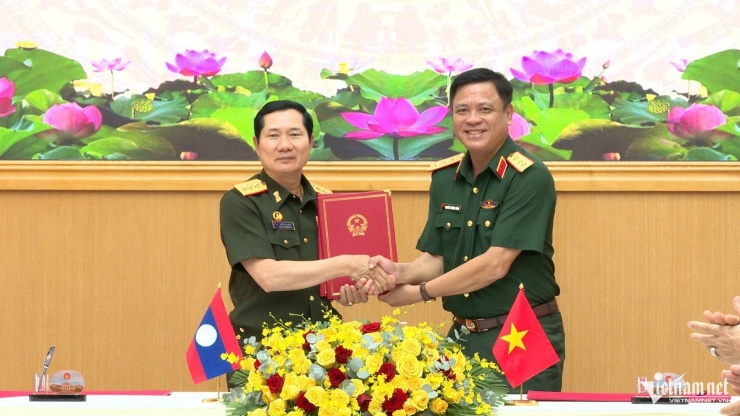 Hai bên ký kết Biên bản Đối thoại, tiếp tục khẳng định quyết tâm tăng cường quan hệ hợp tác quốc phòng Việt Nam - Lào trong thời gian tới.