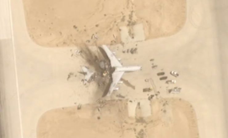 Ảnh vệ tinh mới xác nhận máy bay E-3 Sentry của Mỹ ở Saudi Arabia bị phá hủy - 1