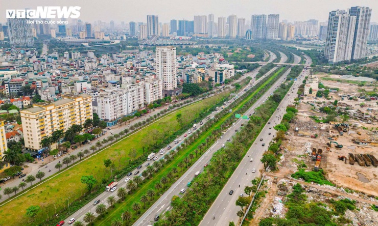 Rào chắn thi công metro số 5, Đại lộ Thăng Long tắc dài - 1