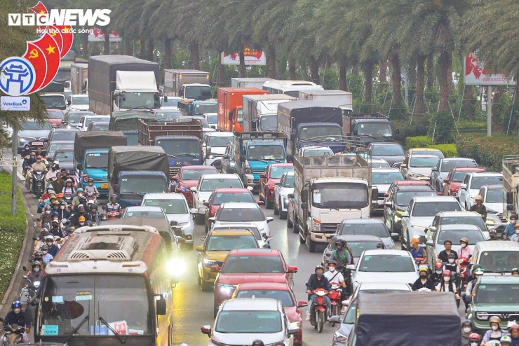 Rào chắn thi công metro số 5, Đại lộ Thăng Long tắc dài - 4