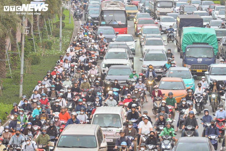 Rào chắn thi công metro số 5, Đại lộ Thăng Long tắc dài - 6