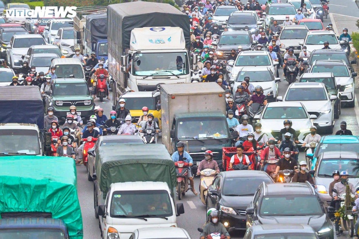 Rào chắn thi công metro số 5, Đại lộ Thăng Long tắc dài - 7