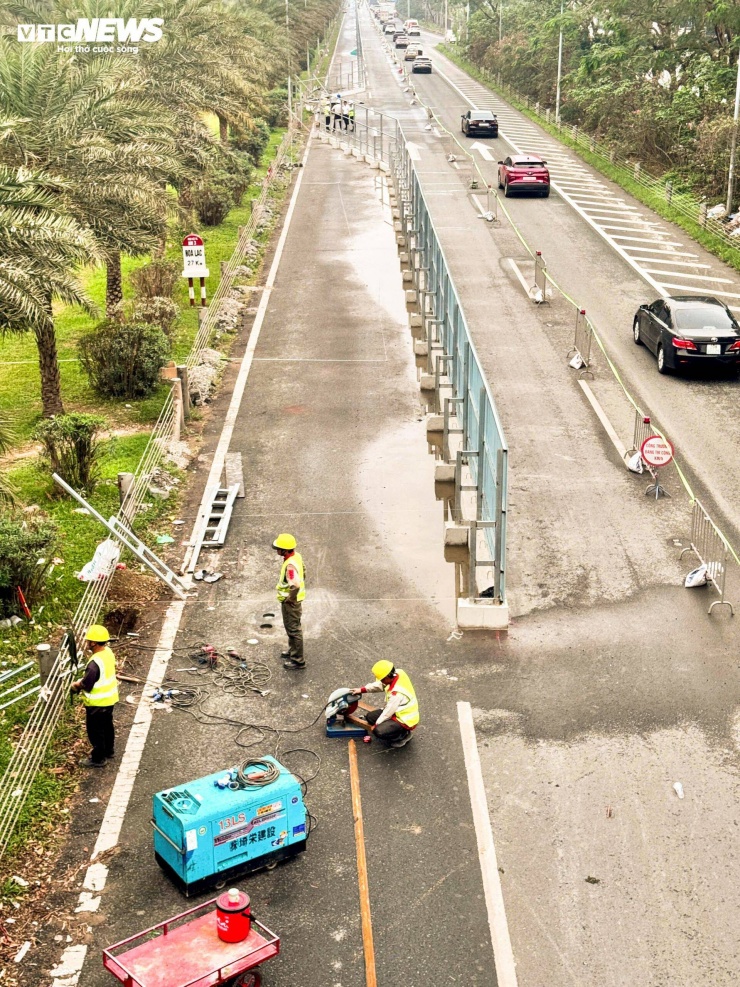 Rào chắn thi công metro số 5, Đại lộ Thăng Long tắc dài - 8