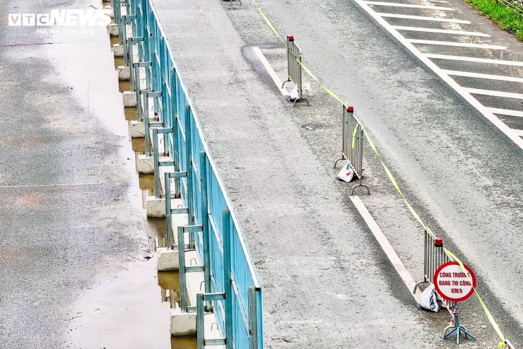 Rào chắn thi công metro số 5, Đại lộ Thăng Long tắc dài - 9