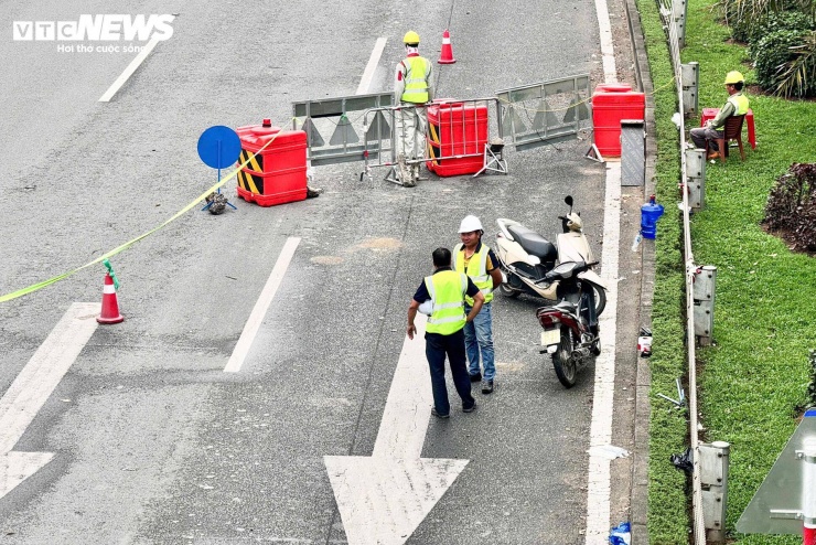 Rào chắn thi công metro số 5, Đại lộ Thăng Long tắc dài - 10