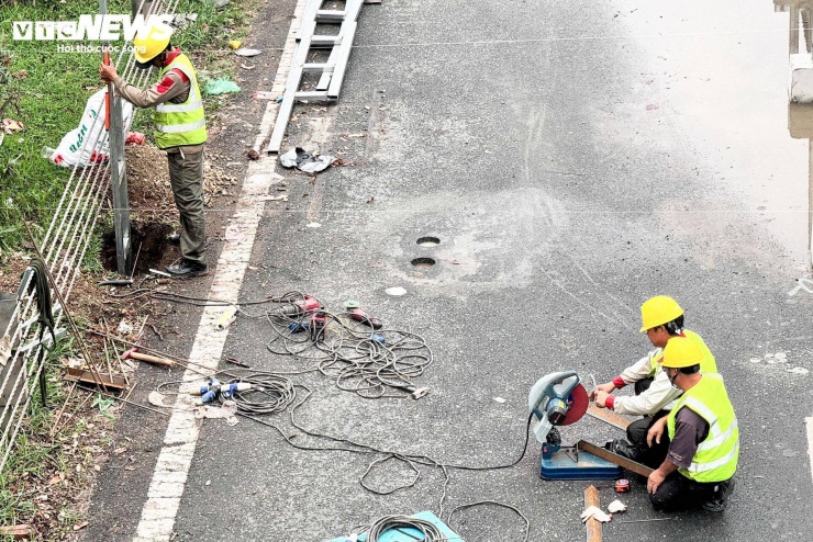 Rào chắn thi công metro số 5, Đại lộ Thăng Long tắc dài - 11