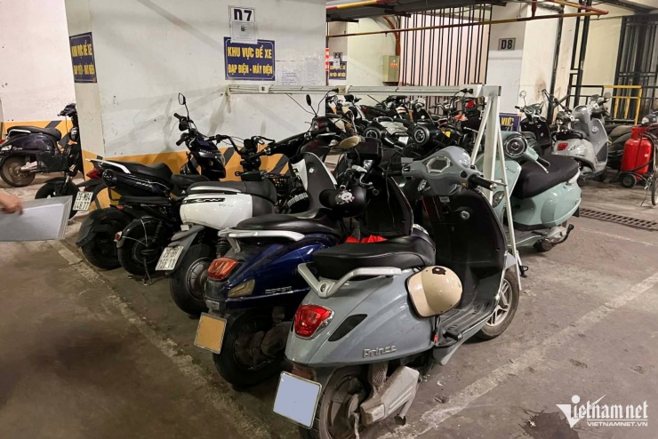 Một góc hầm để xe điện tại chung cư HH Linh Đàm (Hà Nội). Ảnh: Hoàng Hiệp