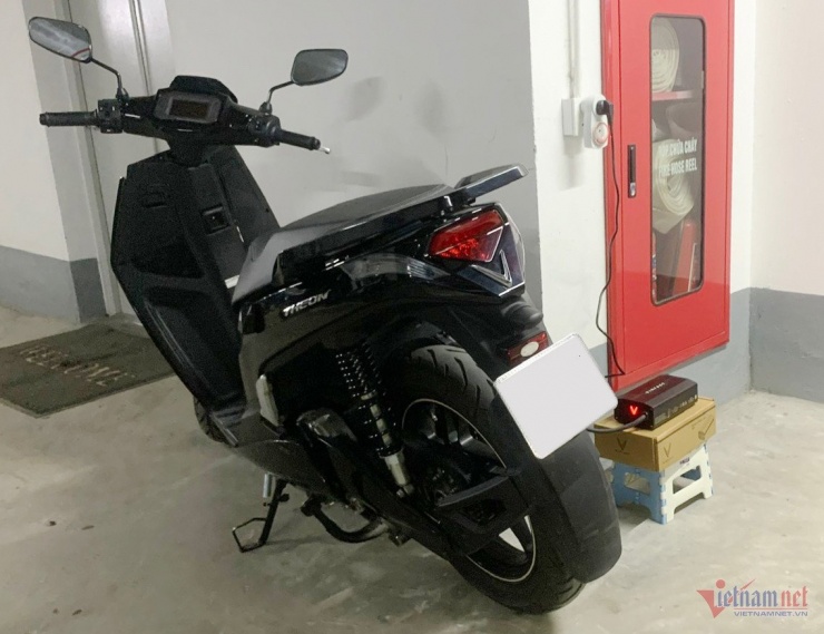 Nhiều người ủng hộ chủ trương phủ sóng phương tiện xanh của Chính phủ nhưng nơi cư trú lại chưa thể đáp ứng được yêu cầu hạ tầng sạc pin cho loại phương tiện này. Ảnh: Hoàng hiệp