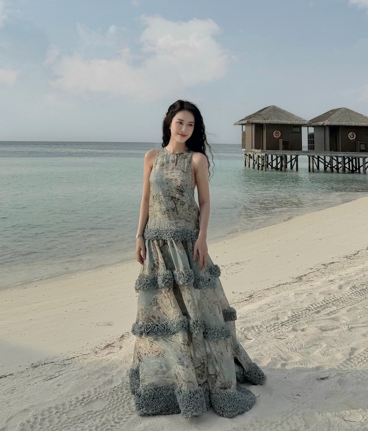 Đầu năm 2022, ở tuổi 25, MC Mai Phương thông báo lên xe hoa cùng chồng Tiến sĩ, mở ra chặng đường hôn nhân viên mãn. Hiện tại, cô đang tận hưởng cuộc sống ngọt ngào bên chồng và hai con "đủ nếp đủ tẻ".