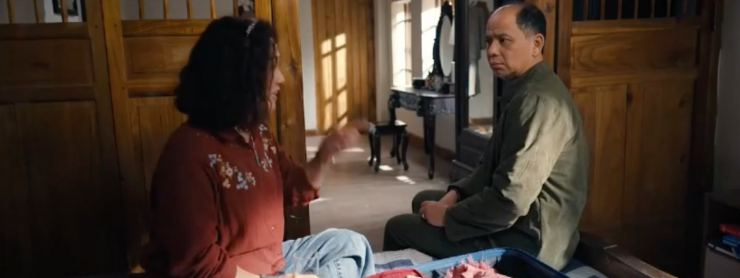 Bà Diện luôn căng thẳng khi nhắc đến "người xưa" của chồng. Ảnh VTV