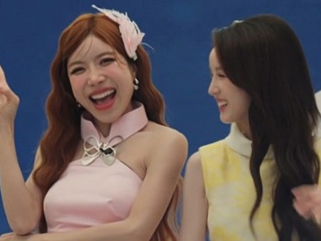 Trang Pháp nói 3 thứ tiếng trong màn chào sân 'Đạp gió 2026'