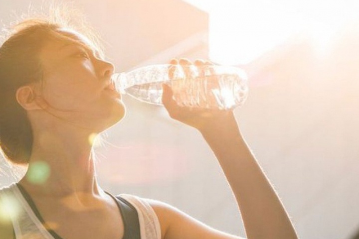 Uống nước tưởng vô hại nhưng sai cách lại 'hại ngược' cơ thể: 4 thói quen nhiều người đang mắc phải