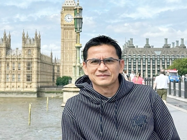 Gu mặc của huyền thoại bóng đá Thái Lan Kiatisuk