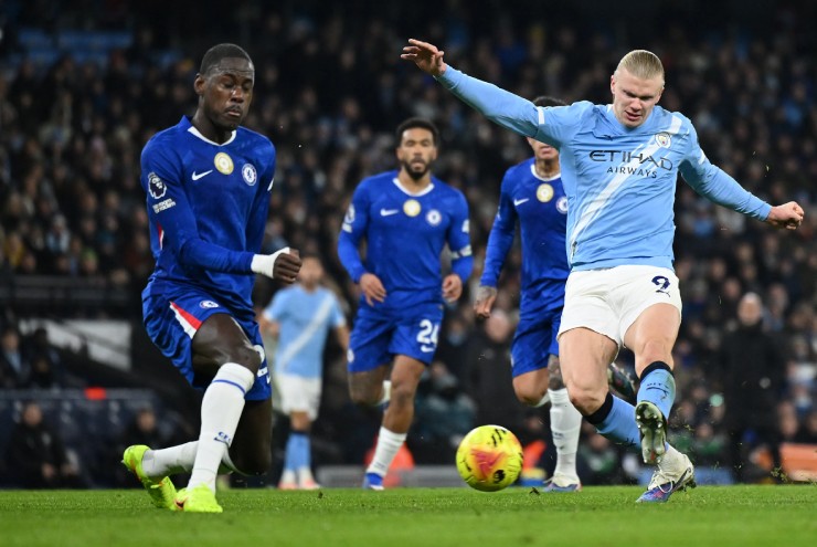 Chelsea sẽ liên tục phải gặp 2 đội bóng thành Manchester tại Ngoại hạng Anh