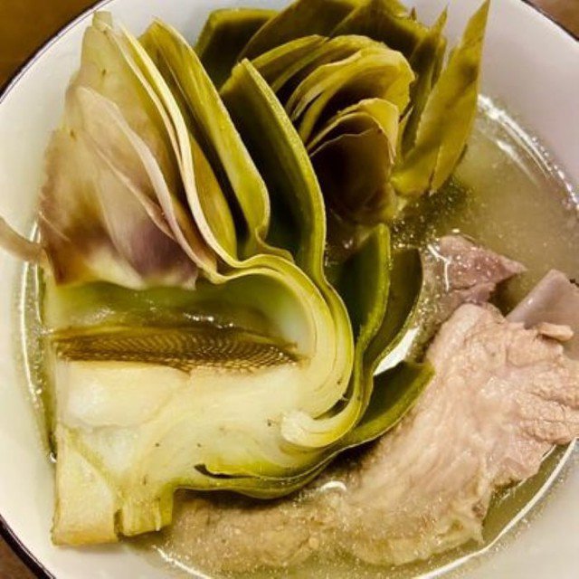 Canh atiso hầm xương giúp thanh nhiệt, hỗ trợ chức năng gan.