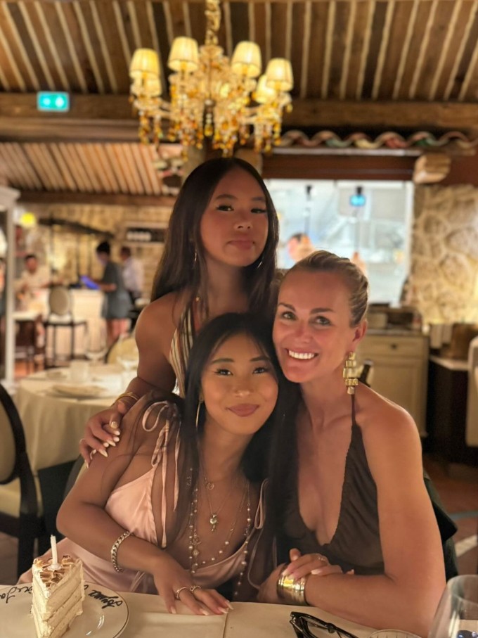 Cô bé mồ côi gốc Việt được danh ca Pháp nhận nuôi giờ ra sao? - 5