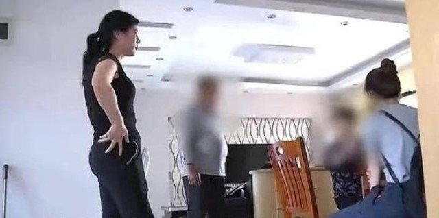 Các anh chị khẳng định họ không thể tiếp tục hỗ trợ, mỗi người đều có gia đình riêng. Tương lai của Hùng Lệ giờ đây hoàn toàn phụ thuộc vào quyết định của chính cô.