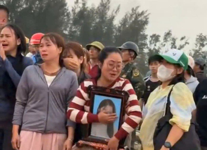 Người thân đau xót khi nghe tin chị T. nhảy cầu tự tử. Ảnh: MXH