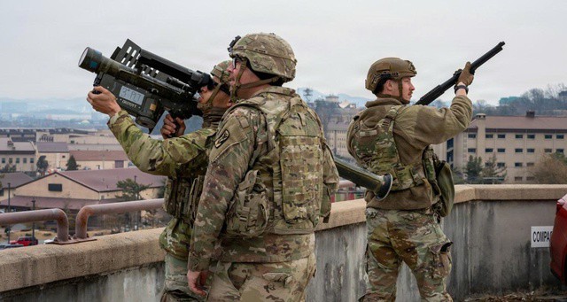 Tên lửa vác vai giá rẻ khiến tiêm kích Mỹ đắt đỏ lao đao trên bầu trời Iran - 1