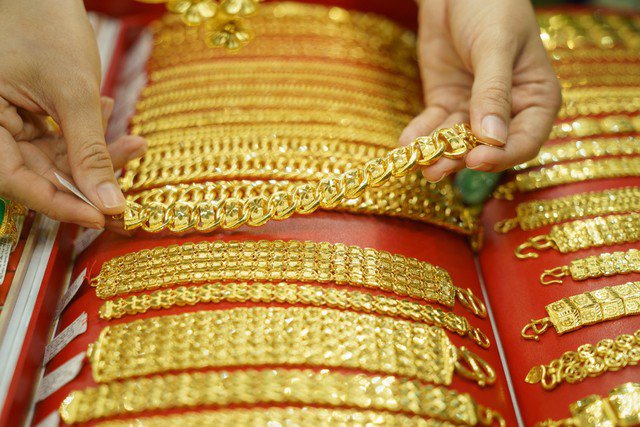 Giá vàng hôm nay, ngày 3/4, tăng mạnh giá vàng miếng và giá vàng nhẫn.