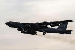 'Pháo đài bay' B-52 lần đầu tiến sâu vào không phận Iran