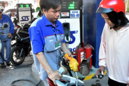 Bộ Công Thương theo sát diễn biến giá xăng dầu để điều hành phù hợp