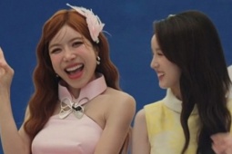 Trang Pháp nói 3 thứ tiếng trong màn chào sân 'Đạp gió 2026'