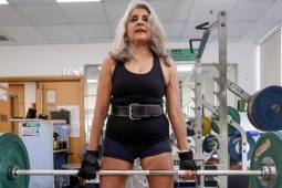 70 tuổi vẫn tập cử tạ: Người phụ nữ không chấp nhận già đi